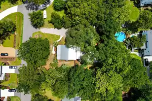 1515 Lakeshore Dr N, Mount Pleasant, SC 29466 - Photo 2