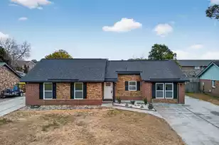 215 Horseshoe Dr, Goose Creek, SC 29445 - Photo 1