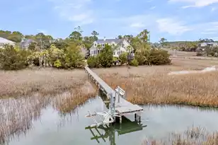 1924 Shields Ln, Mount Pleasant, SC 29466 - Photo 2