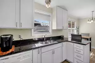 822 Rogers Ln, Mount Pleasant, SC 29464 - Photo 14