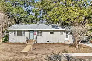822 Rogers Ln, Mount Pleasant, SC 29464 - Photo 1