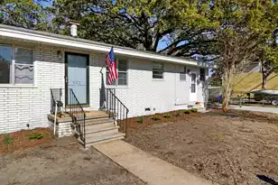 822 Rogers Ln, Mount Pleasant, SC 29464 - Photo 2