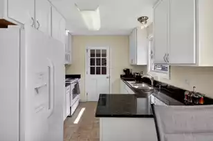 822 Rogers Ln, Mount Pleasant, SC 29464 - Photo 12