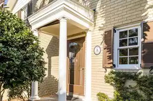 16 Logan St, Charleston, SC 29401 - Photo 2