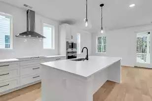 1921 Chestnut Oak Ln, Charleston, SC 29414 - Photo 8