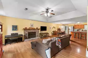 679 King St, Mount Pleasant, SC 29464 - Photo 6