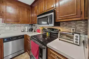 1715 Greystone Blvd, Mount Pleasant, SC 29464 - Photo 10