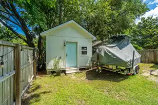 1382 Point Dr W, Mount Pleasant, SC 29466 - Photo 38