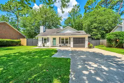1382 Point Drive W, Mount Pleasant, SC 29466 - Photo 2