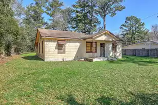 700 Peake St, Holly Hill, SC 29059 - Photo 2