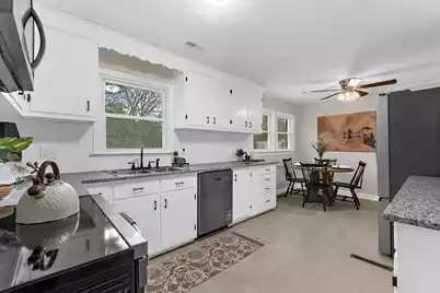 204 Falcon Drive, Summerville, SC 29485 - Photo 12