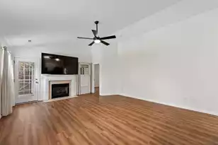 327 Savannah River Dr, Summerville, SC 29485 - Photo 4