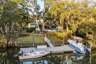 319 Hobcaw Dr, Mount Pleasant, SC 29464 - Photo 2