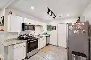 2712 Surrey E, North Charleston, SC 29405 - Photo 8