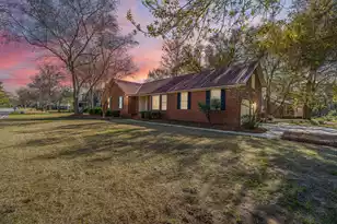 2206 Hunter Creek Dr, Charleston, SC 29414 - Photo 2