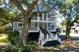 124 Hudson Ave E, Folly Beach, SC 29439 - Photo 2