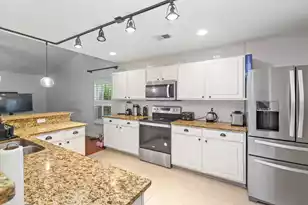 518 Holiday Dr, Summerville, SC 29483 - Photo 2