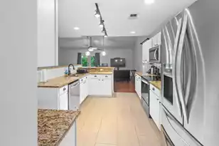 518 Holiday Dr, Summerville, SC 29483 - Photo 2