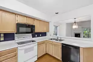 1364 Center Lake Dr, Mount Pleasant, SC 29464 - Photo 10