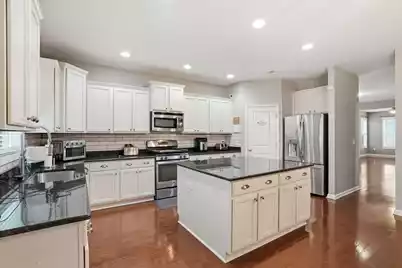 2307 Hummingbird Lane, Summerville, SC 29483 - Photo 12