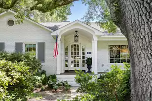 299 Hobcaw Dr, Mount Pleasant, SC 29464 - Photo 2