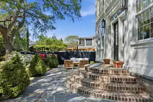 7 Lowndes St, Charleston, SC 29401 - Photo 62