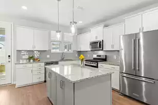 579 Blueway Ave, Summerville, SC 29486 - Photo 4