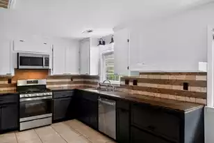 221 Forest Cir, Summerville, SC 29483 - Photo 4