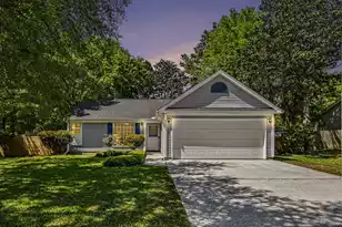 8507 William Moultrie Dr, North Charleston, SC 29420 - Photo 2