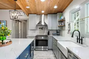 212 Hudson Ave E, Folly Beach, SC 29439 - Photo 8