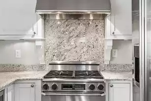 18 Water St, Charleston, SC 29401 - Photo 22