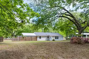 102 Bonneau St, Bonneau, SC 29431 - Photo 14