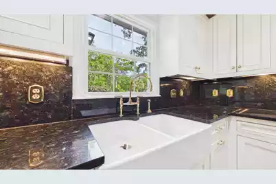 1039 Governors Road, Mount Pleasant, SC 29464 - Photo 12