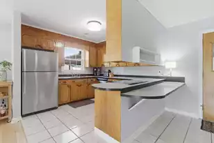 1084 Honeysuckle Ln, Charleston, SC 29412 - Photo 10