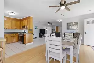 1084 Honeysuckle Ln, Charleston, SC 29412 - Photo 8