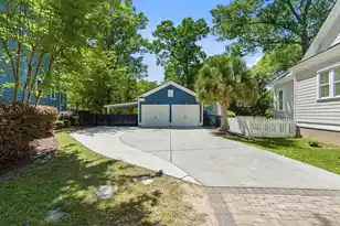 1505 Lindsey Creek Dr, Mount Pleasant, SC 29466 - Photo 4