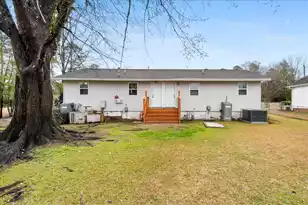 406 Butler St, Saint Matthews, SC 29135 - Photo 2