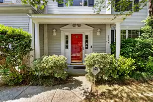 2149 Country Manor Dr, Mount Pleasant, SC 29466 - Photo 2