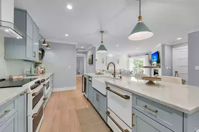 1481 Center Street Extension #204, Mount Pleasant, SC 29464 - Photo 6