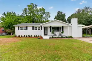 813 Brigantine Dr, Charleston, SC 29412 - Photo 2