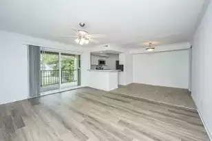 1835 Villa Maison, Mount Pleasant, SC 29464 - Photo 2