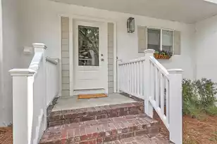 958 Myrtle Ct, Mount Pleasant, SC 29464 - Photo 1