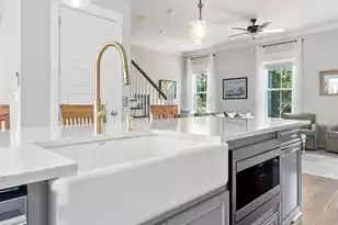 539 Cooper Village Ln, Mount Pleasant, SC 29464 - Photo 8