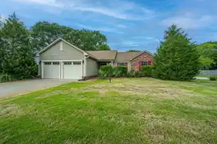 1383 Downsberry Dr, Mount Pleasant, SC 29466 - Photo 2