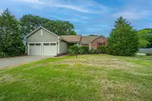 1383 Downsberry Dr, Mount Pleasant, SC 29466 - Photo 4