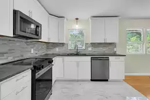 114 Wilson Dr, Summerville, SC 29483 - Photo 2