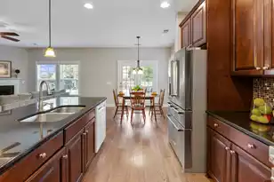 1024 Banker Ct, Mount Pleasant, SC 29429 - Photo 8