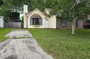 1104 Douglas Wayne Rd, Summerville, SC 29486 - Photo 2