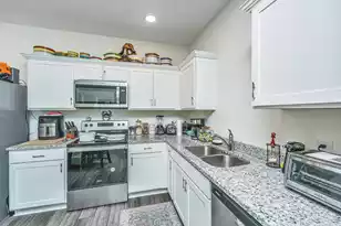 201 Trumpet Vine Dr, Summerville, SC 29486 - Photo 2
