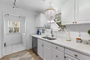 1115 Honeysuckle Ct, Mount Pleasant, SC 29464 - Photo 12